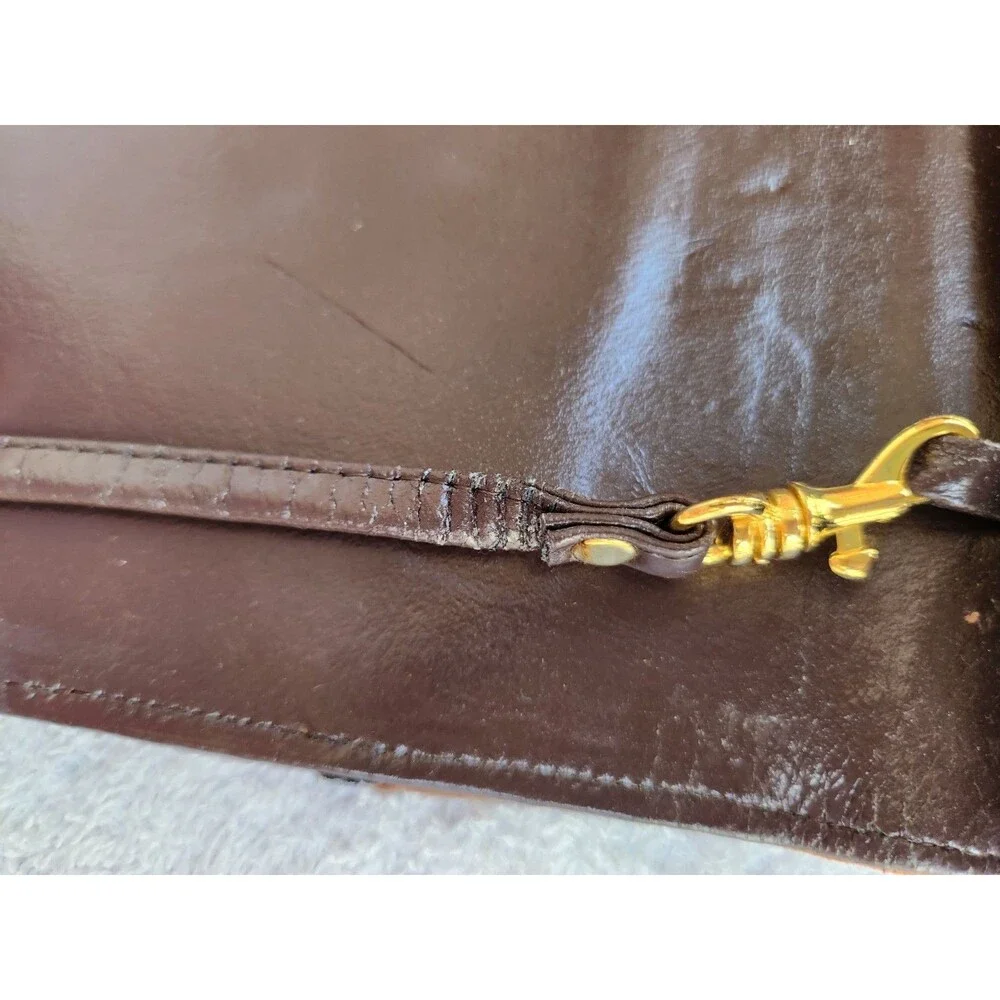 Unbranded strap has